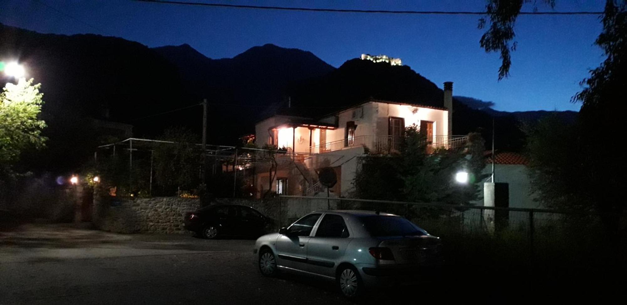 Art Flowers And Culture Mystras Esterno foto